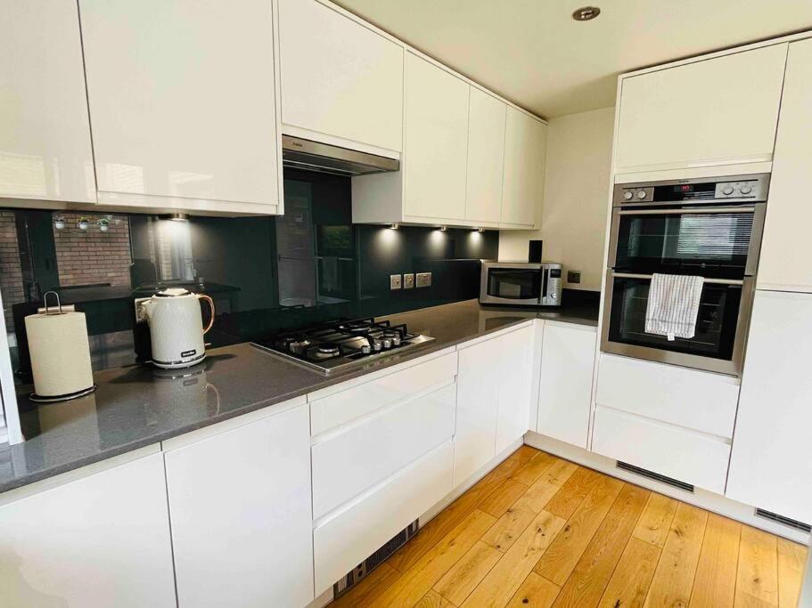 Hébergement de vacances Gorgeous 3 Bed House Free Parking & Garden *