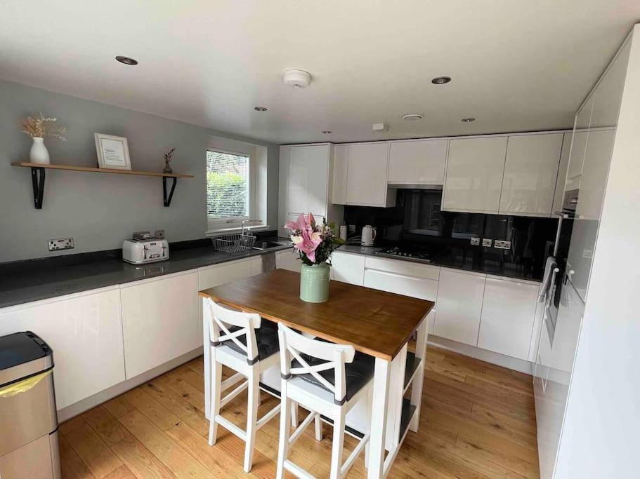 Gorgeous 3 Bed House Free Parking & Garden * Édimbourg