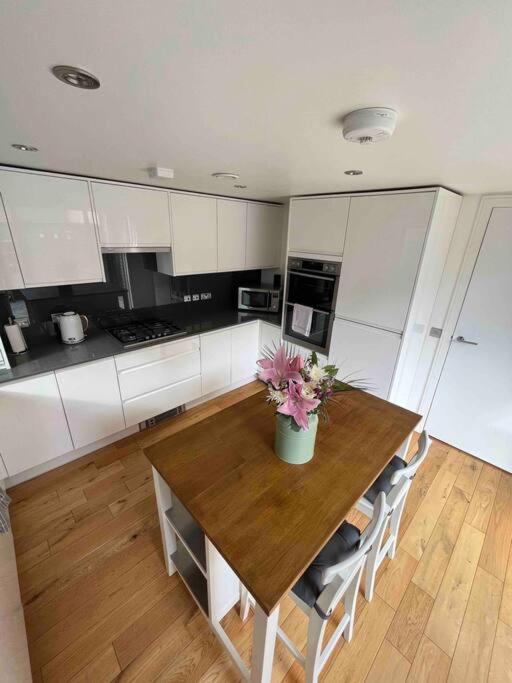 Hébergement de vacances Gorgeous 3 Bed House Free Parking & Garden *