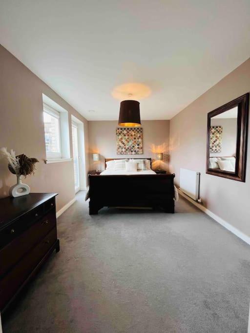 Hébergement de vacances Gorgeous 3 Bed House Free Parking & Garden